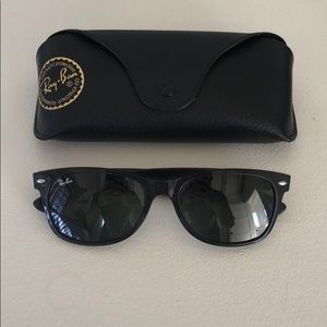 Brand new Black New Wayfarer Ray-Ban Sunglasses